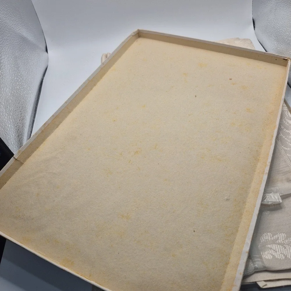VTG ML Tablecloth 52x68 & 6 Napkins NOS In Orginal Box. Made In Belgium 👀 PICS